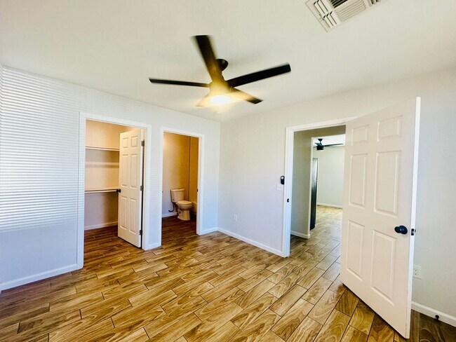 Building Photo - 22nd340