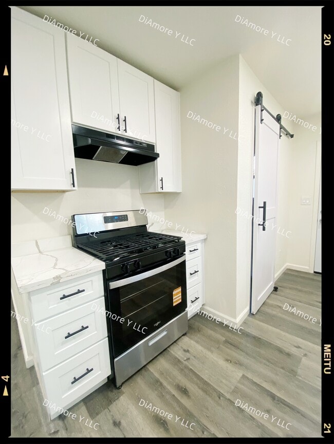 Building Photo - 2-212 High St