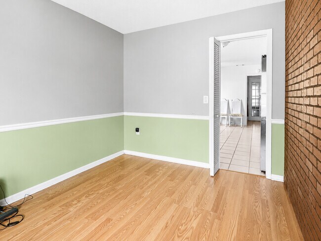 Building Photo - 127 Pine Bluff Dr