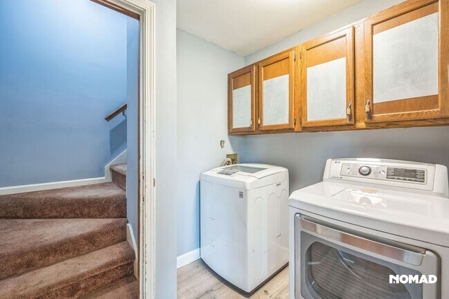 Building Photo - Spacious 3BR, with bonus room House in Law...