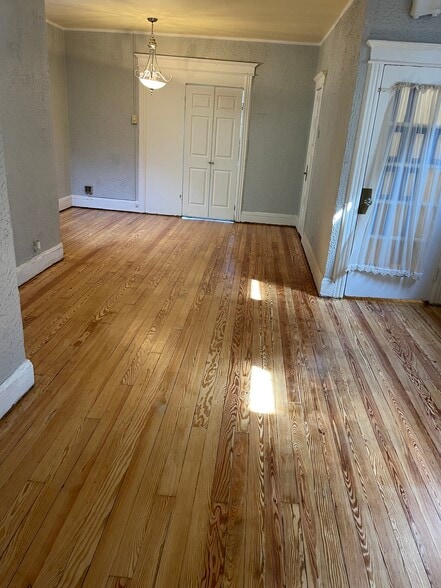 Living/Dining room - 1049 Avenue C