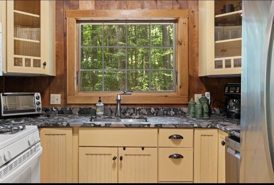 Building Photo - 46 Christmas Tree Ln