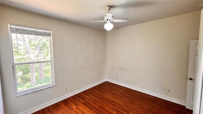 Building Photo - 949 Dekleva Dr