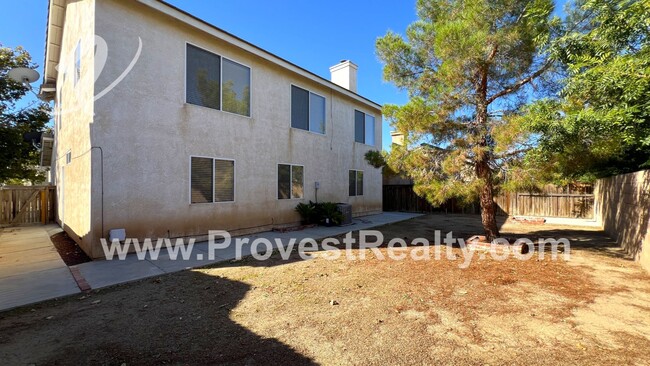 Building Photo - 4 Bed, 2.5 Bath Hesperia Home!!