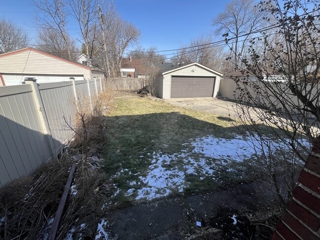 Building Photo - 9142 Yorkshire Rd