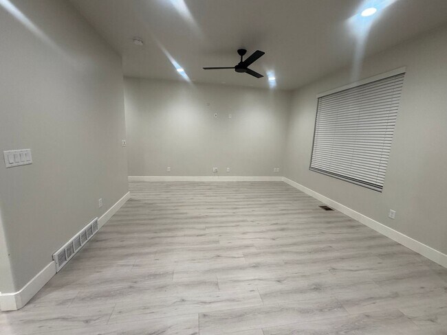 Building Photo - Beautiful Traverse Mtn. Townhome for rent!