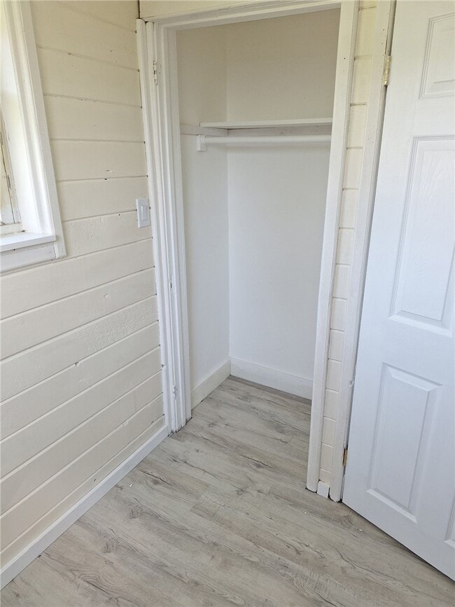 Building Photo - 40 Oak St