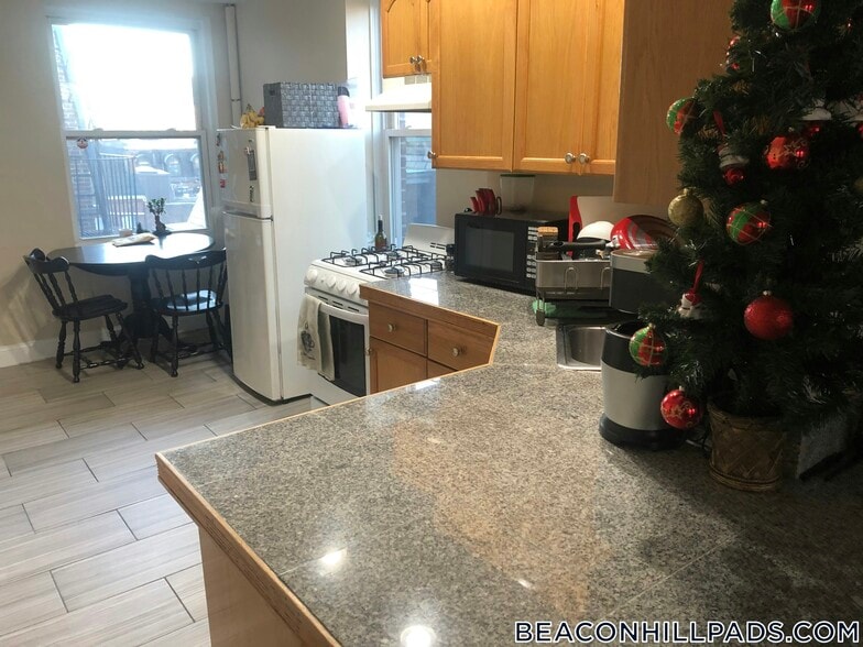 Building Photo - 70 Joy St