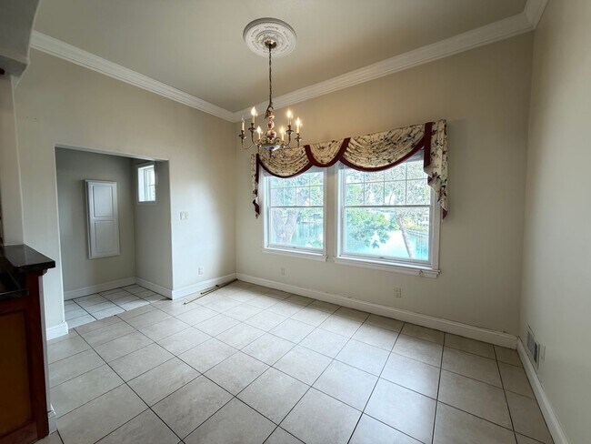 Building Photo - 738 Palmera Ct