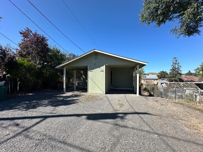 Primary Photo - Lincoln Duplex