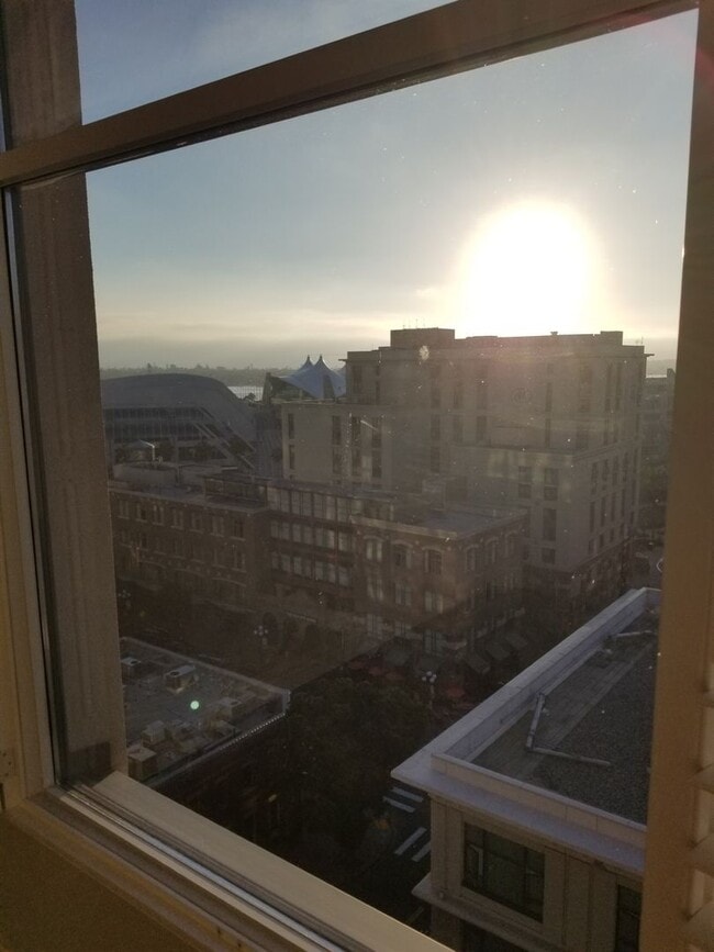 Building Photo - Downtown  1-Bed plus Loft 1bath 1 parking - Steps to Petco Park