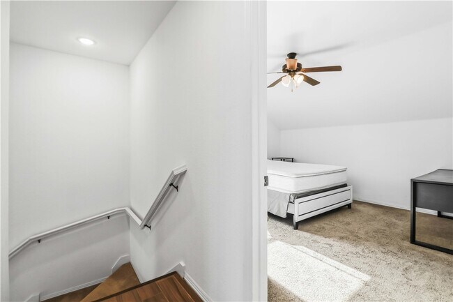 Building Photo - 1299 N Sicily Ln