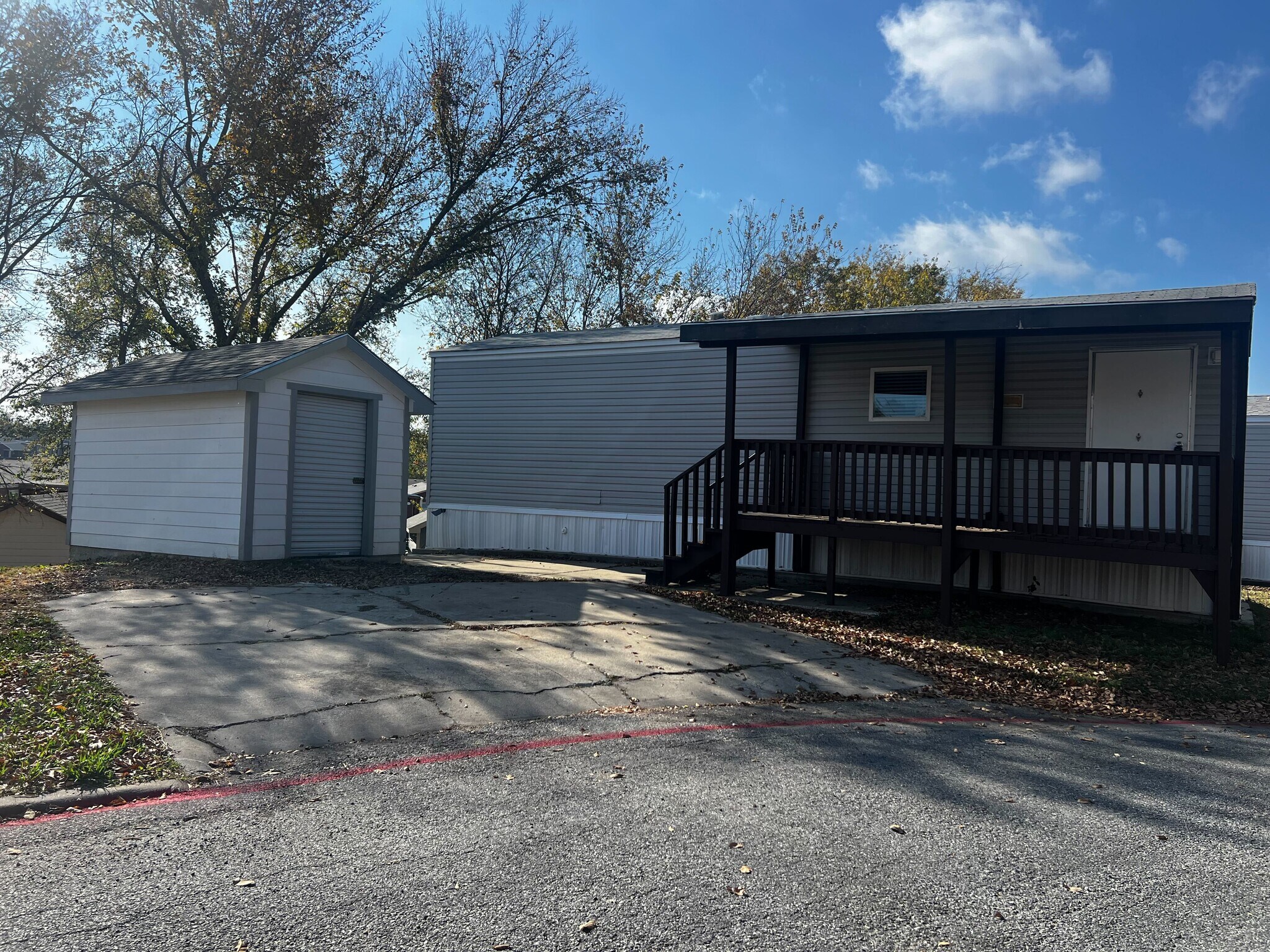 Building Photo - 709 N Collins Fwy