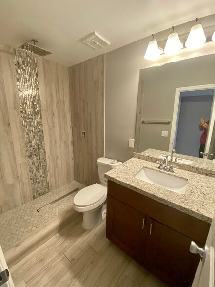 Building Photo - 1239 SW 46th Ave