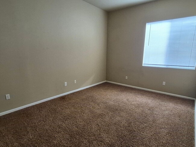 Building Photo - 4 Bedroom 2 Bath home in Natomas