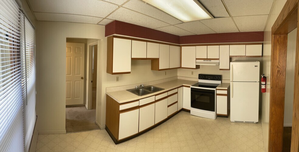 Building Photo - 122 E Hamilton Ave