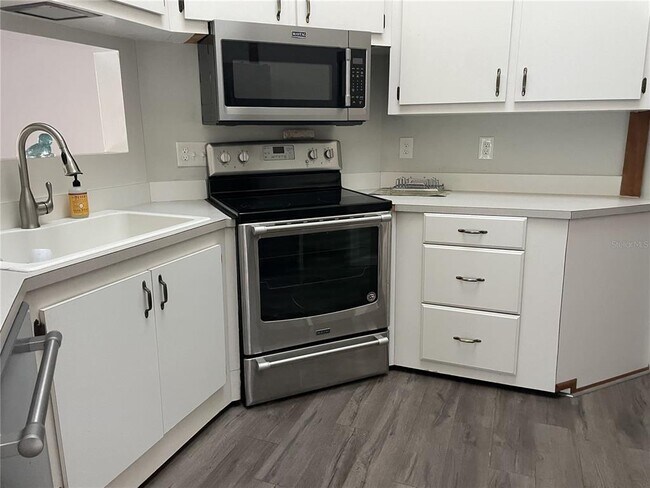 Building Photo - 7215 Manasota Key Rd