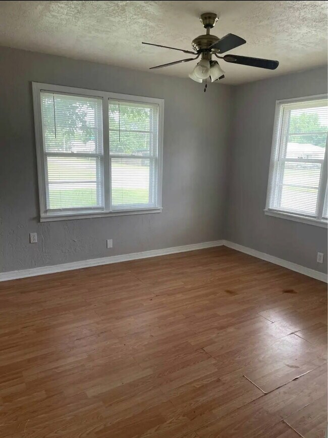 Building Photo - 401 N C St