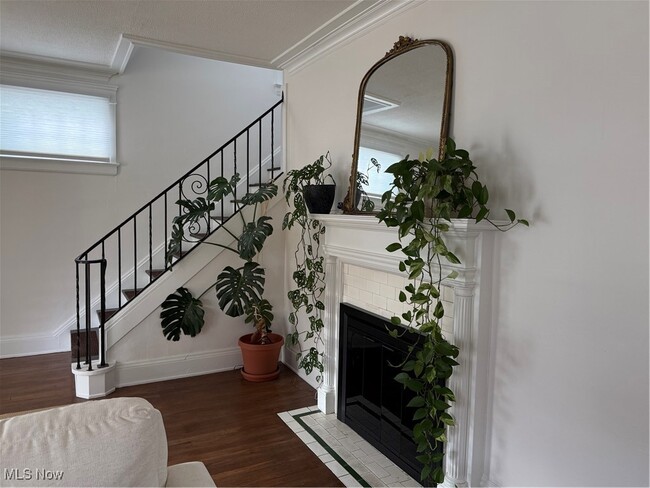 Building Photo - 1320 W 108th St