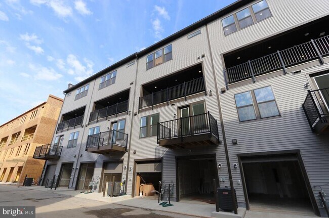 Building Photo - 117 E Cromwell St