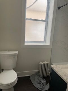 Building Photo - 1354 W Greenleaf Ave