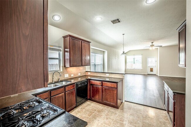 Building Photo - 24415 Hikers Bend Dr
