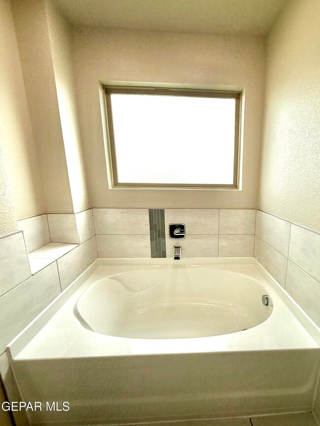 Building Photo - 12824 Linstead Ave