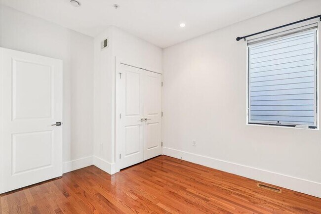 Building Photo - 1469 Harvard St NW