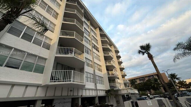 Building Photo - 16740 NE 9th Ave