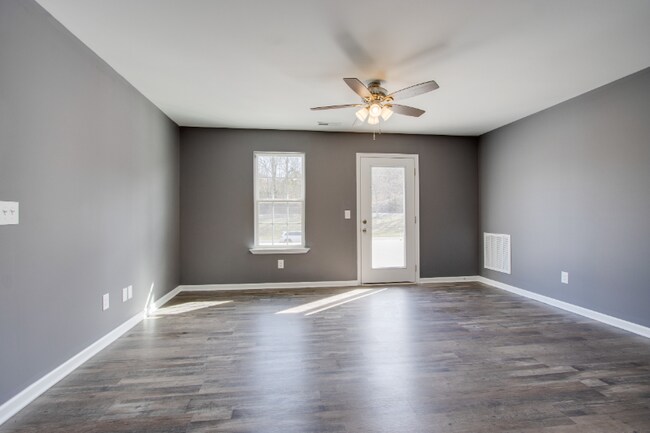 Building Photo - 138 Main St N