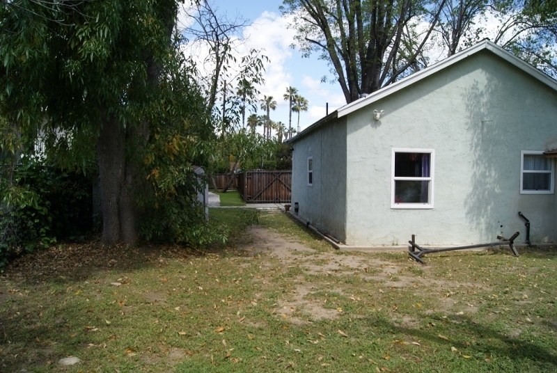 Building Photo - 23250 Burbank Blvd