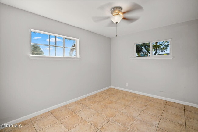 Building Photo - 317 Olivia Cir