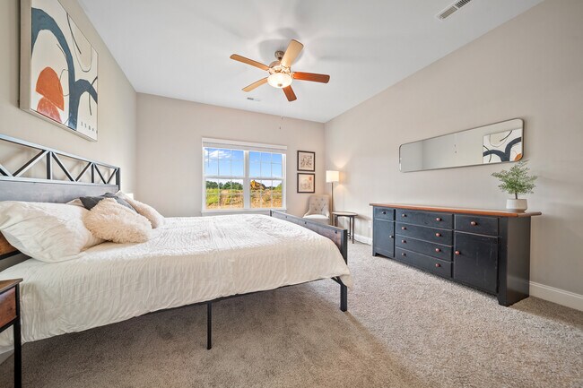 Building Photo - 1621 Spring Berry Ln