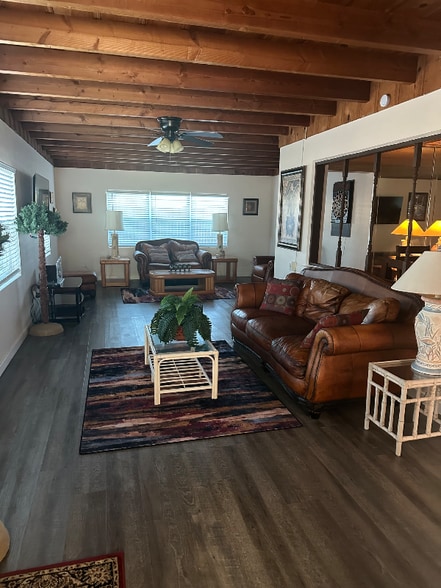 Building Photo - 204 E Ave C