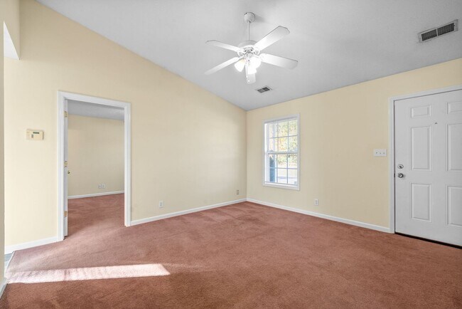 Building Photo - Dog Friendly Home For Rent Near Heritage Park!