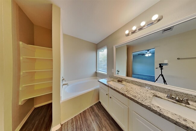 Building Photo - 10319 Pony Express Rd