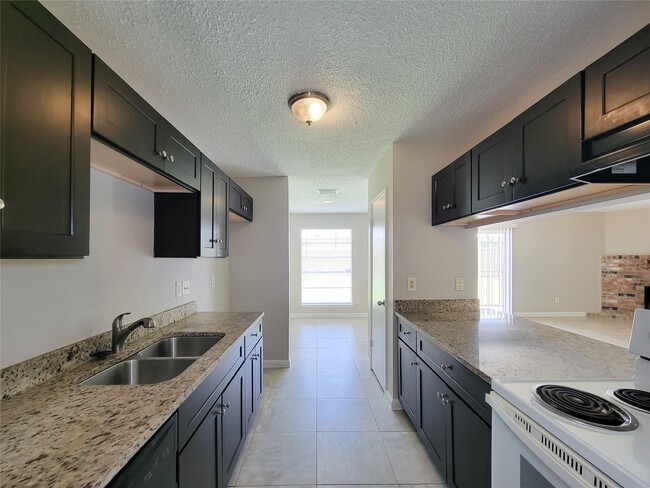 Building Photo - 8530 Quail Burg Ln