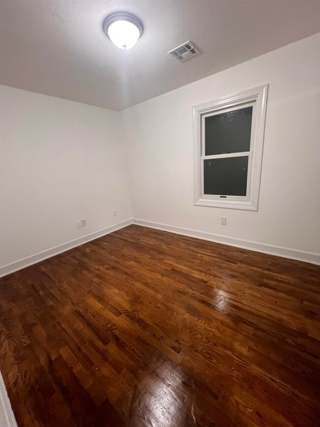 Building Photo - 1302 Morris St