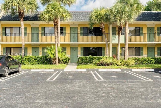 Building Photo - 1606 Meadows Cir W