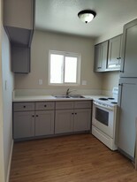Building Photo - 515 E Avenue Q5