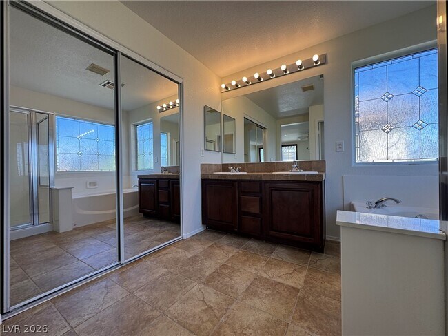 Building Photo - 1030 E Eldorado Ln