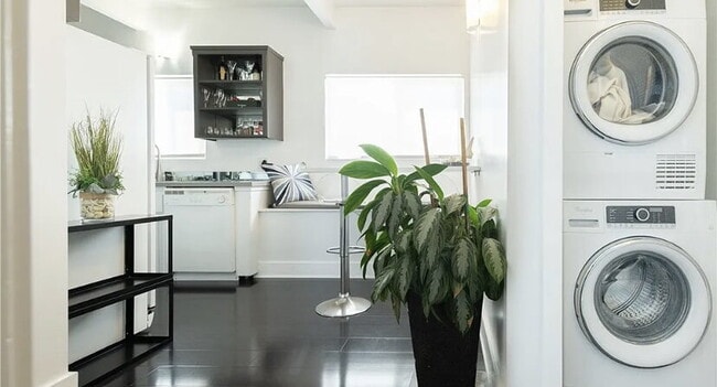 Building Photo - 2325 Kansas Ave