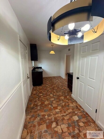 Building Photo - 201 McGregor St