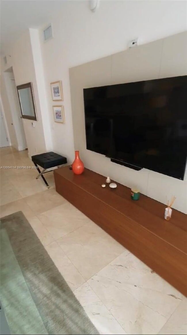 Building Photo - 1300 Brickell Bay Dr