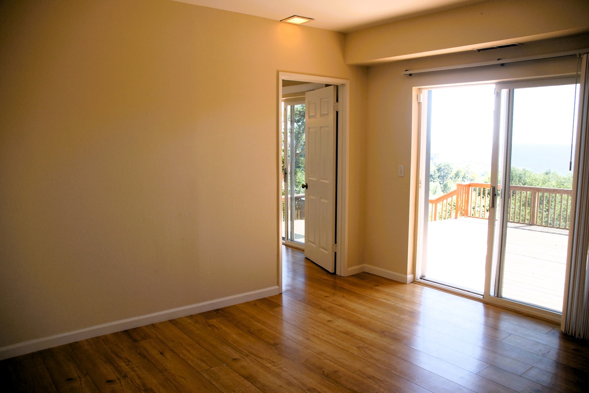 Building Photo - 220 Shoreview Dr