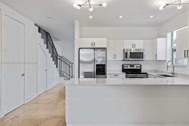 Building Photo - 2786 SW 34th Ave