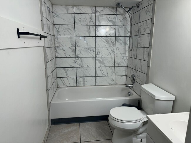 Building Photo - 2010 Carr Ave