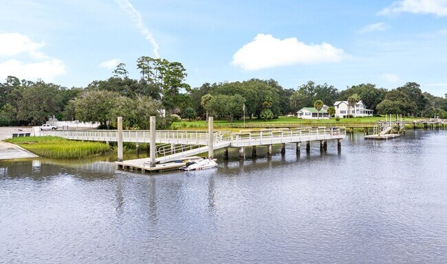 Building Photo - Everything included in rent price!! All ut...