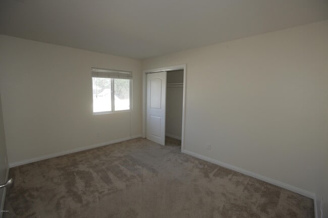 Building Photo - 526 Houston Dr