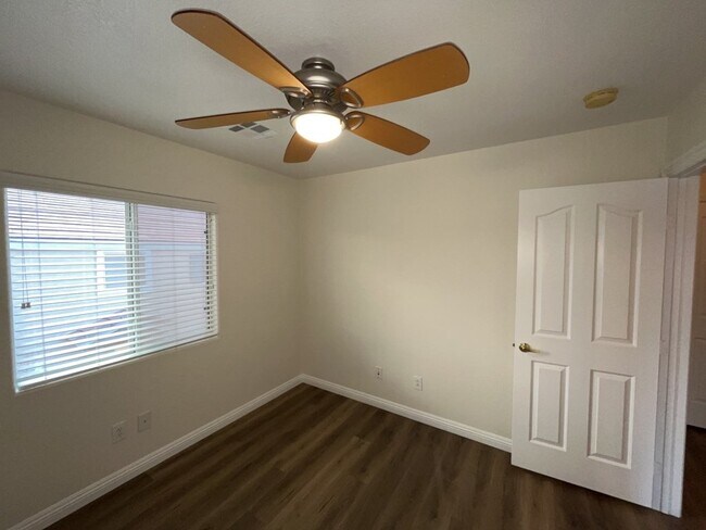 Building Photo - SPACIOUS 3-BEDROOM 2 1/2 BATH TOWNHOME IN GATED COMMUNITY